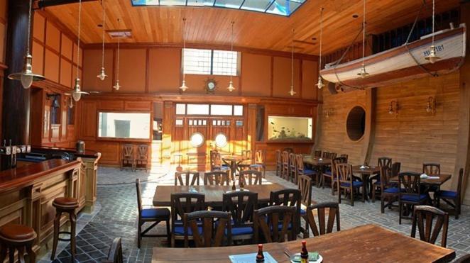 Hotel Marina Hermanuv Mestec エクステリア 写真