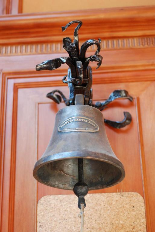Hotel Marina Hermanuv Mestec エクステリア 写真