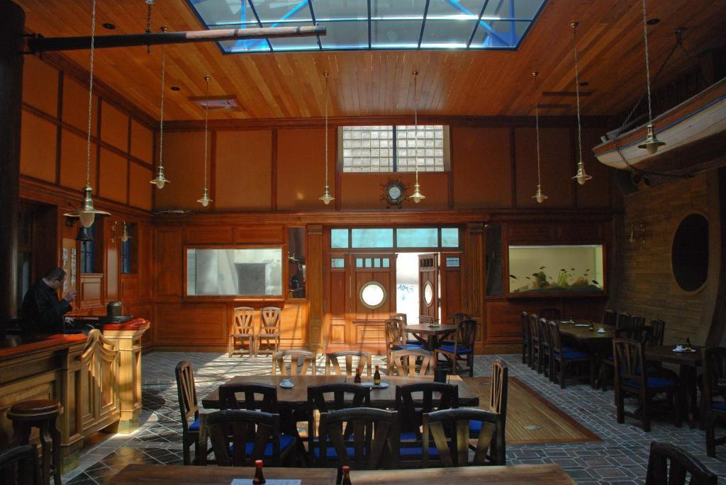 Hotel Marina Hermanuv Mestec エクステリア 写真