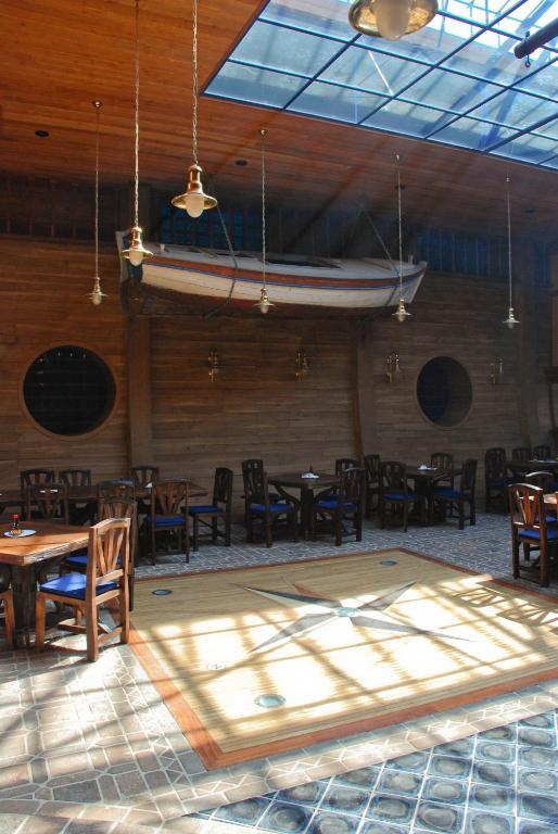 Hotel Marina Hermanuv Mestec エクステリア 写真